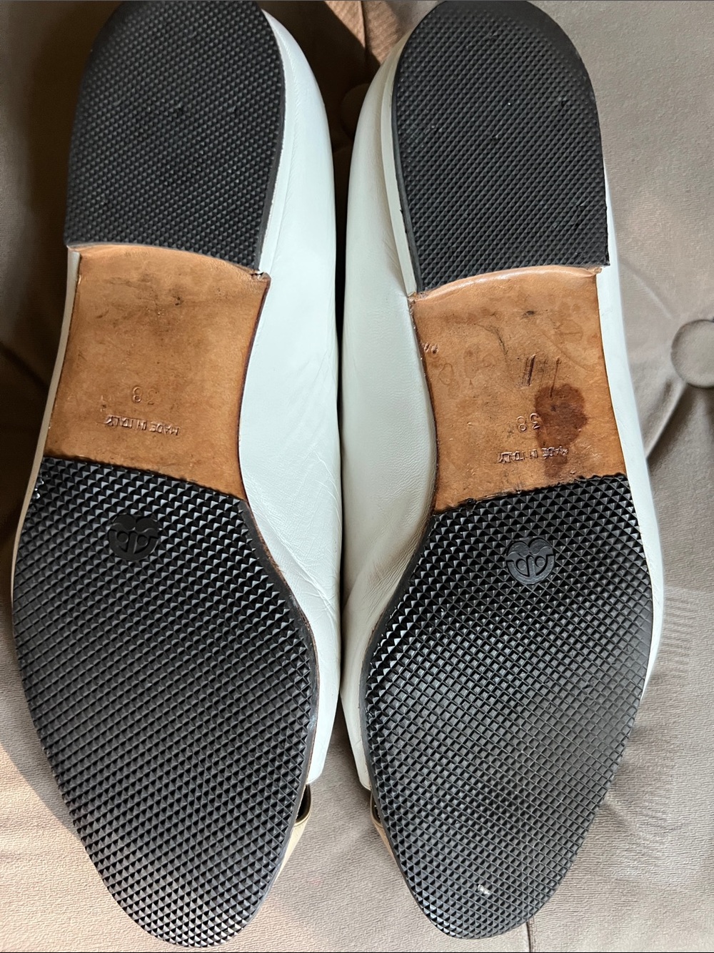 CHANEL Two-Tone Leather Cap-Toe Flats in White and Beige - Picture 2 of 8